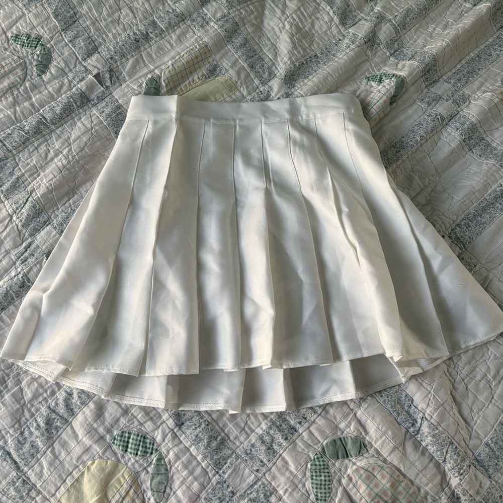 Pleated high waisted white skater skirt in white